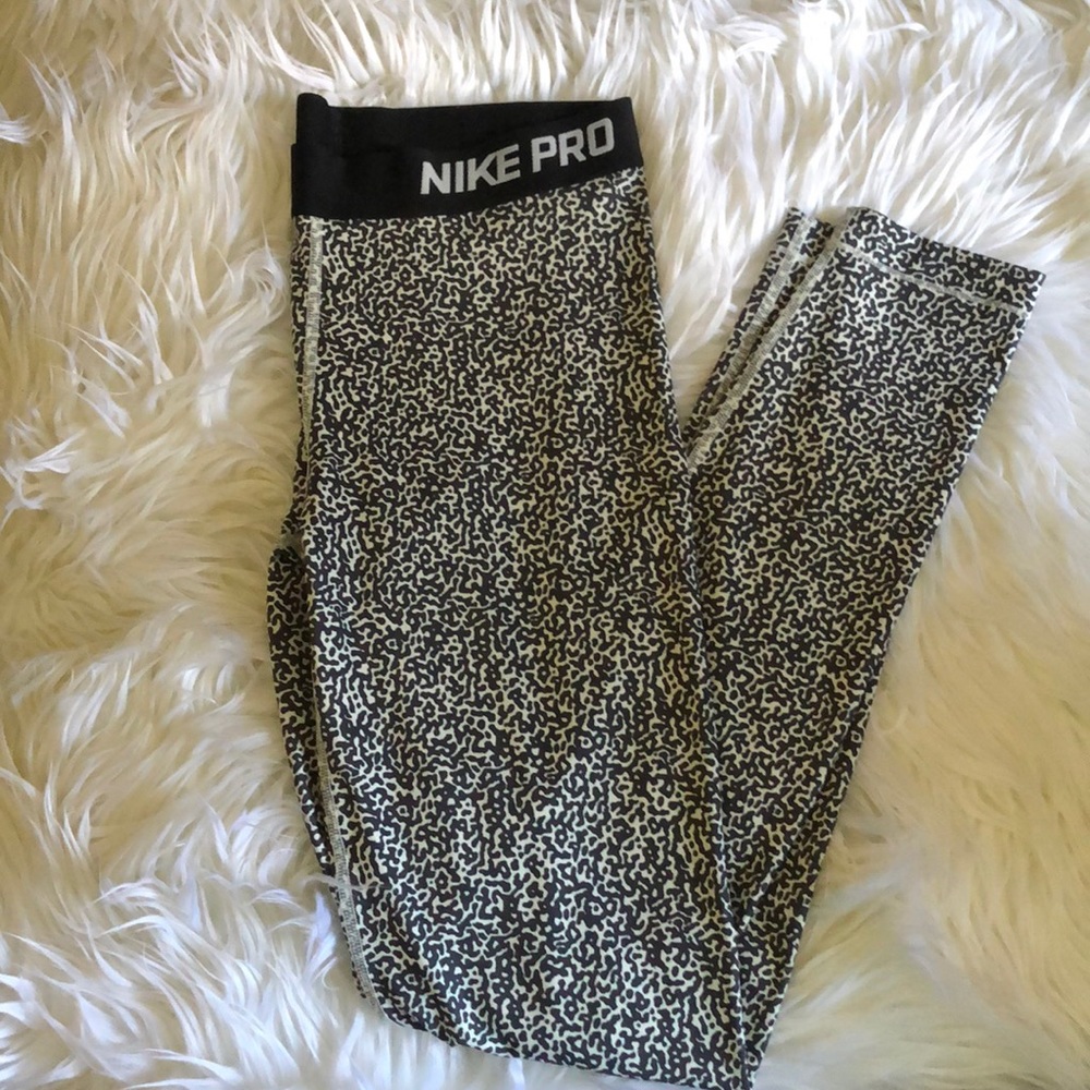 NIKE PRO leggings